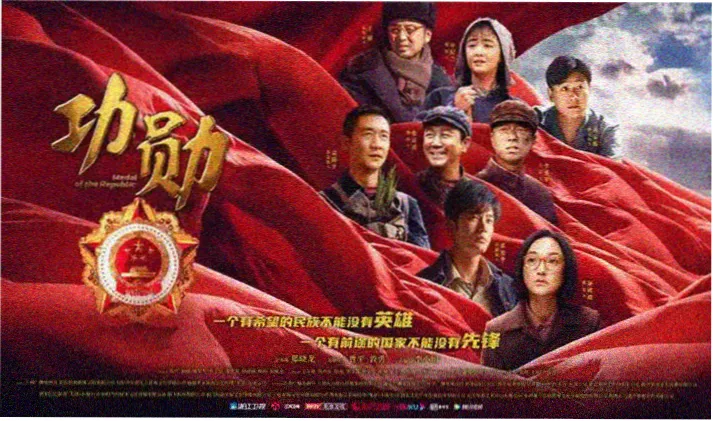 隐藏的面孔电影剧照，主演在旧剧院走廊